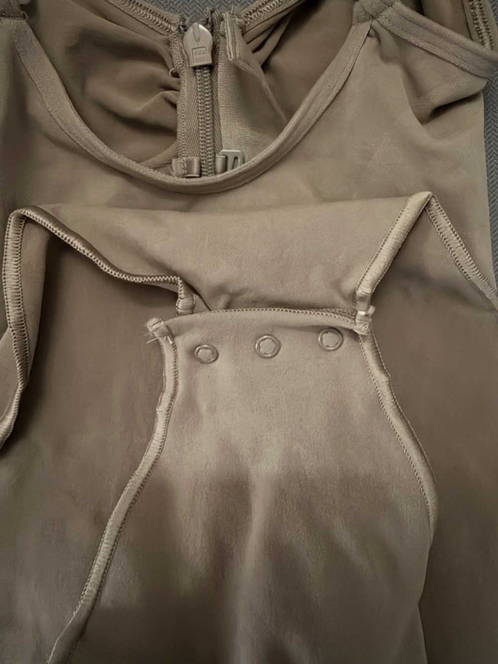 SKIMS Seamless Sculpt Zip
Front Brief Bodysuit Desert Small NWOT - Picture 5 of 7